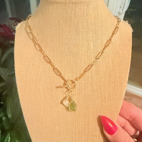 Jewelry - Elegant Gold Chain Crystal charm necklace